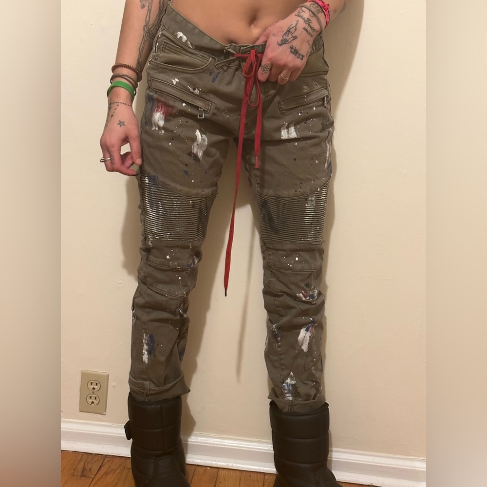 Army green distressed baggy fit jeans~size 34/32🎨